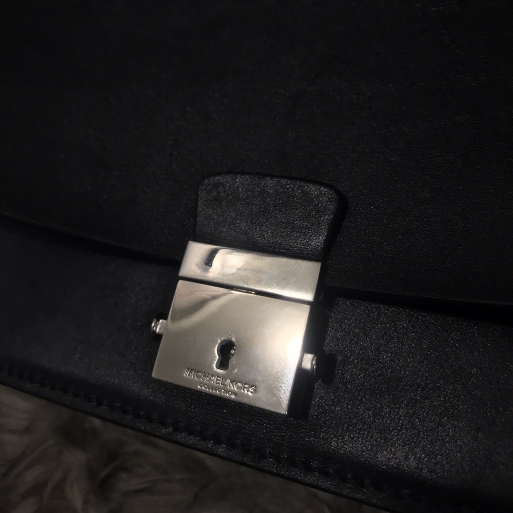 Micheal Kors Mia Handbag - Picture 8 of 8